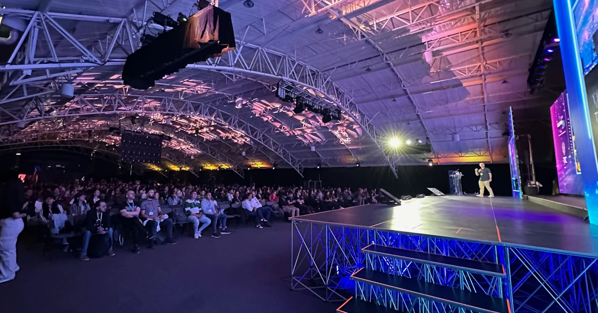 Albert Szostkiewicz demonstrating production techniques at SPARK FX BogotÃ¡