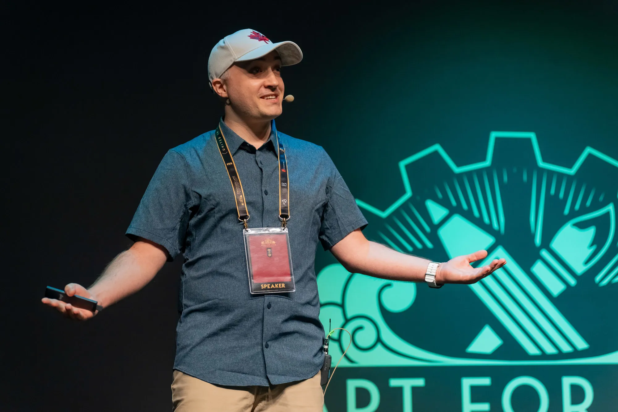 Albert Szostkiewicz presenting advanced Houdini workflows to studio audience at Promised Land Festival, Poland